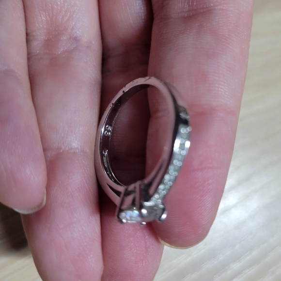 Promise/engagement style Swarovski ring - Picture 4 of 4